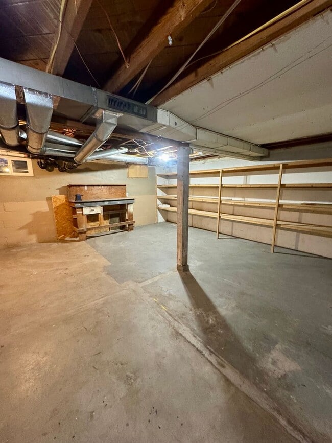 Building Photo - Charming 3 bedroom/2 bath close to UCCS