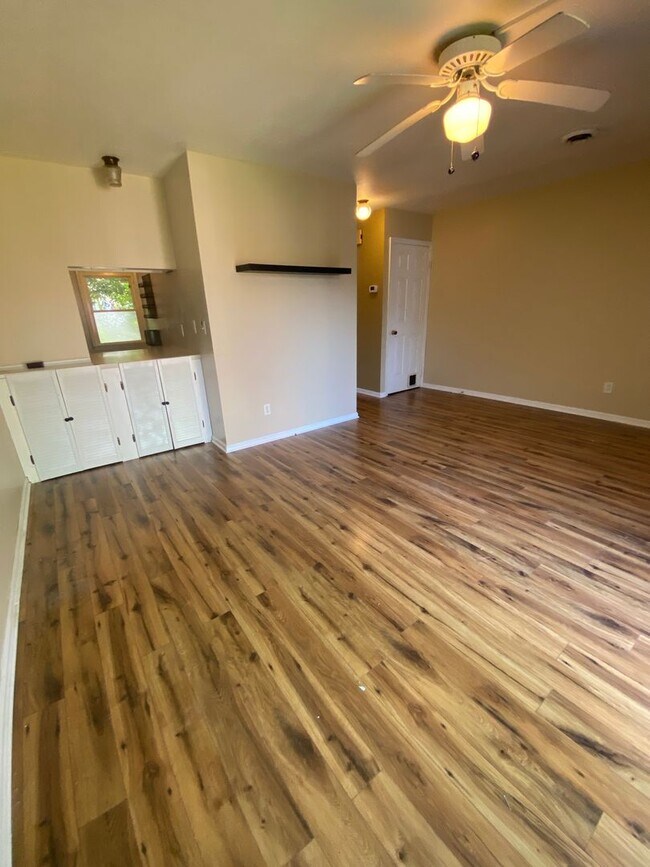 Building Photo - Charming 2 BR / 1.5 Townhome in Lancaster City Coming Soon