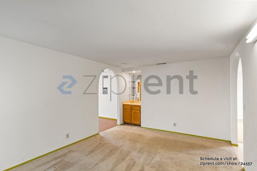 Building Photo - 493 Altamont Dr