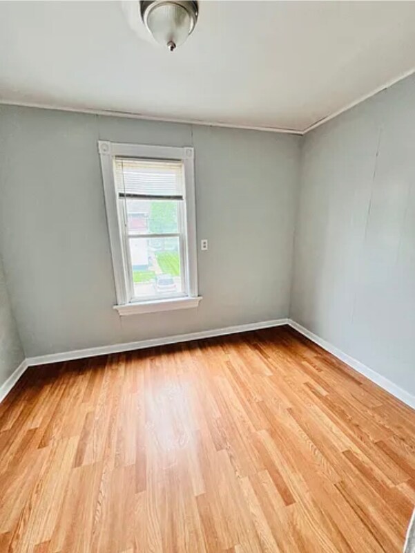 Building Photo - 2114 S 11th St