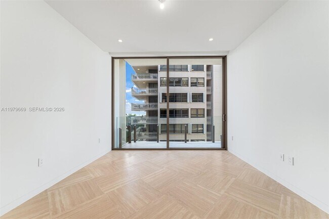 Building Photo - 5 Grove Isle Dr