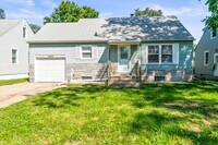 Building Photo - Charming 3Bedroom/2Bath