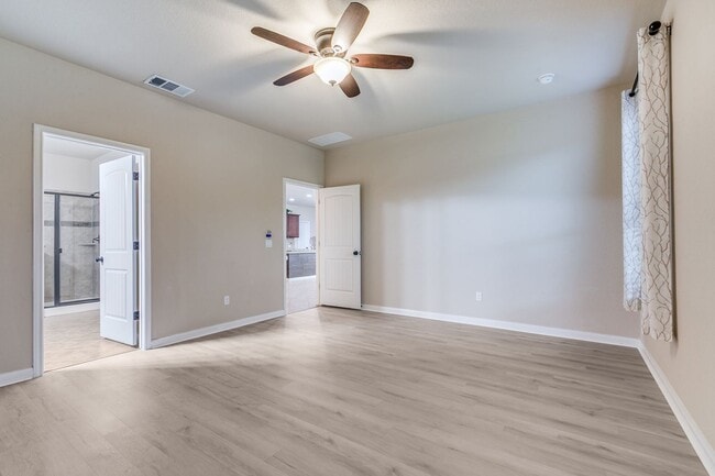 Building Photo - IMMACULATE 3bd/2ba/2gar/Office/Studay in Cobblestone Available NOW!