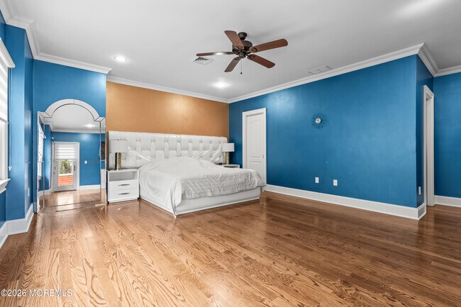 Building Photo - 558 Cedar Ave