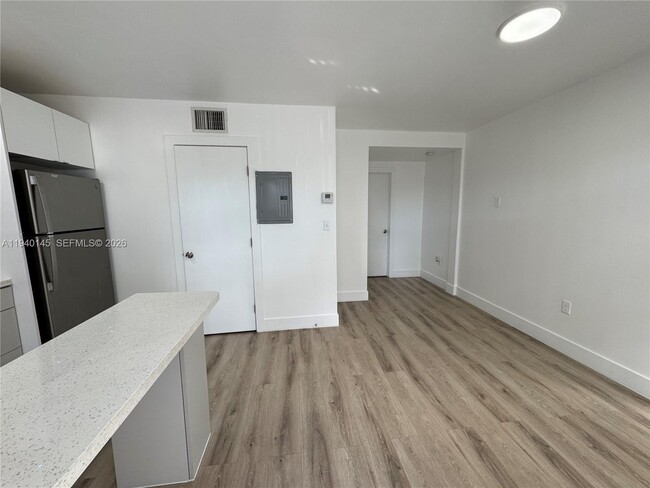 Building Photo - 1971 NW 2nd Ct