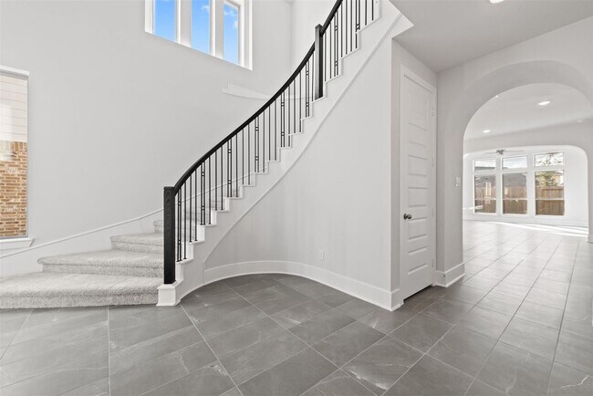 Building Photo - Two story. 4 bedrooms. 3.5 baths. Spacious...