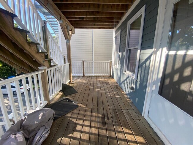 Building Photo - 17 Maywood St