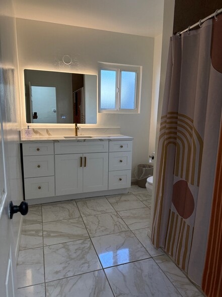 Building Photo - 25446 Lane St