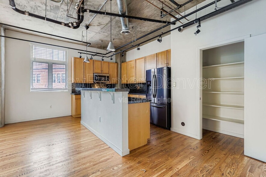 Building Photo - 3201 Shoshone St
