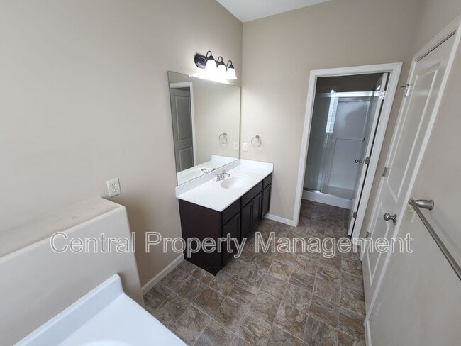 Building Photo - 1 Redwolf Ln