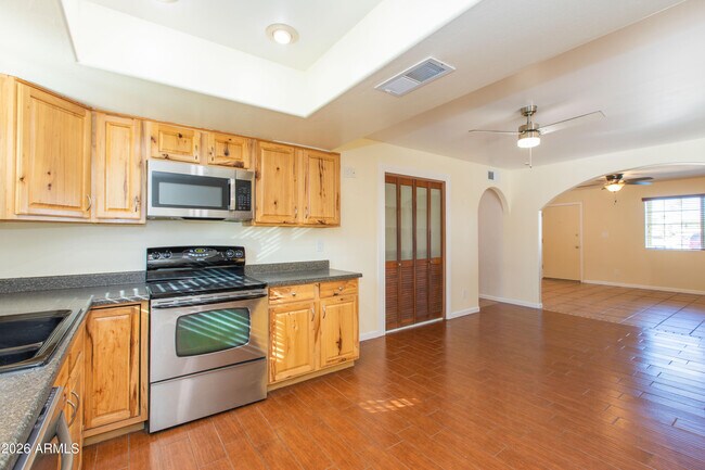 Building Photo - 1813 E Ellis Dr