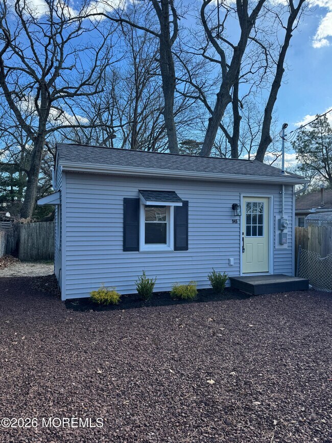 Building Photo - 945 Linden Ave