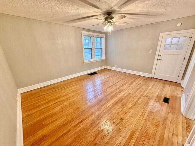 Building Photo - 1240 Hawthorne Pl