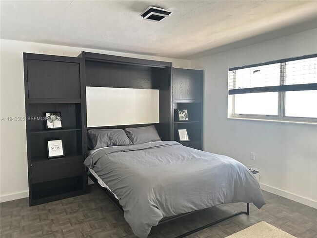 Building Photo - 812 NW 55th Terrace