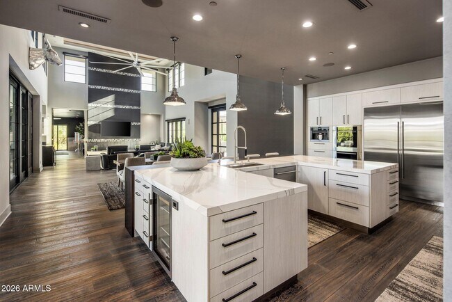 Building Photo - 10110 E Siesta Ln