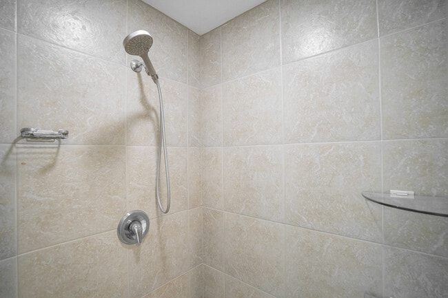 Building Photo - 2173 W Vina Del Mar Blvd