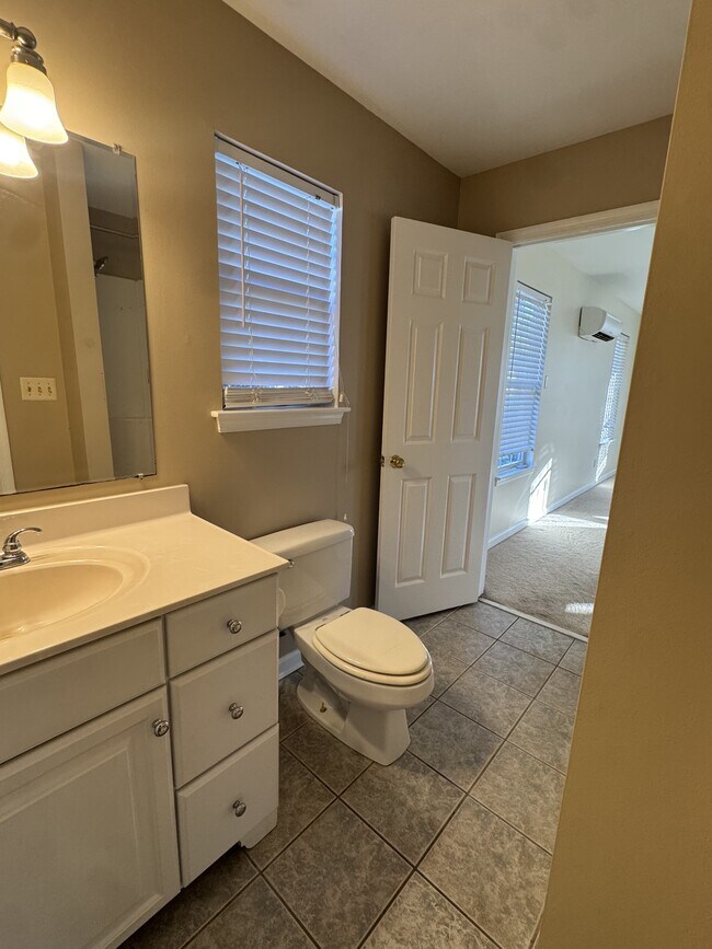 Building Photo - 6060 Oxbridge Dr