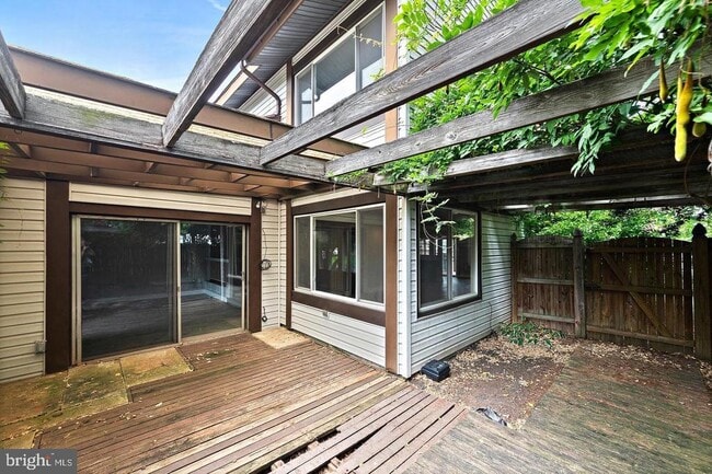 Building Photo - 511 Avondale Dr