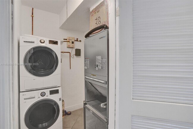 Building Photo - 8475 SW 94th St
