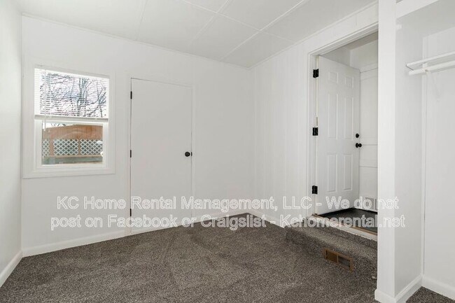 Building Photo - 7219 Chestnut Ave