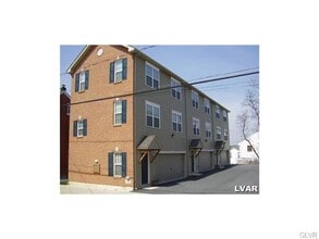 Building Photo - 39 E Garrison St