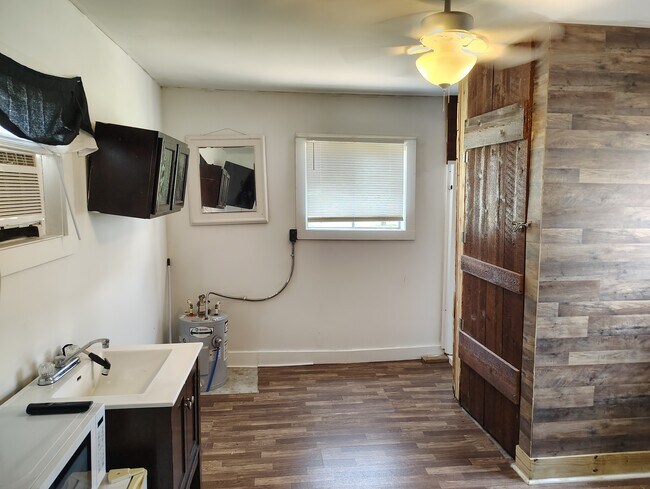 Building Photo - 398 Cook Rd