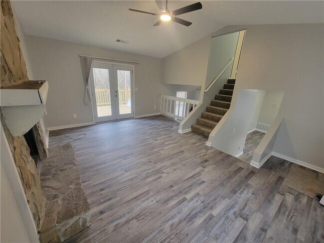 Building Photo - 1085 Mainstreet Valley Dr