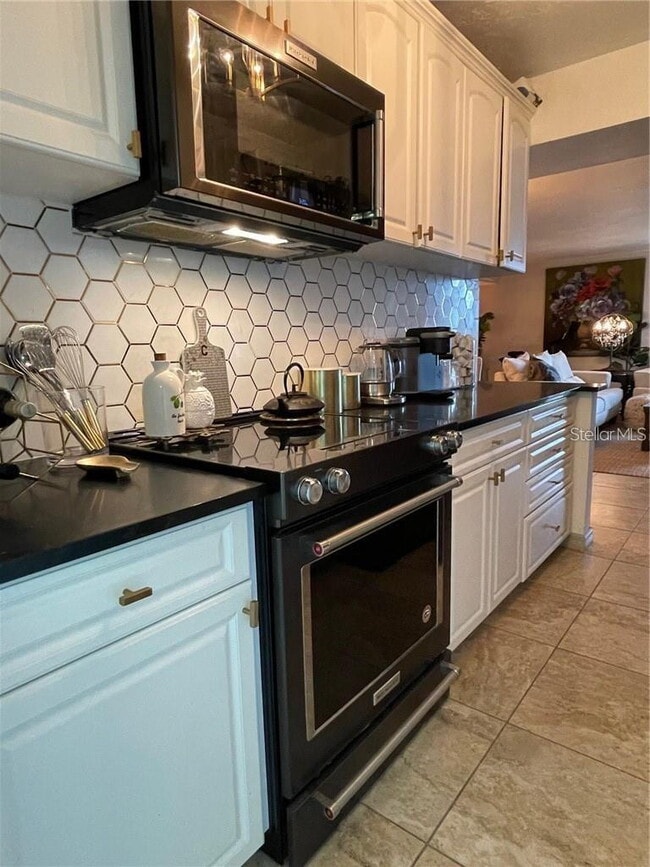 Building Photo - TURNKEY FURNISHED WATERFRONT RENTAL – Live...