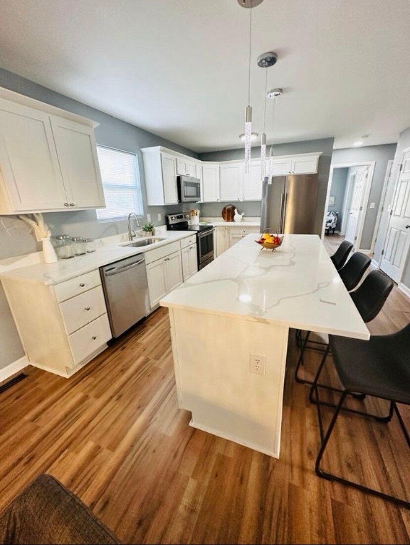 Kitchen/dining table - 4916 Mecca St