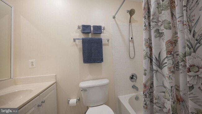 Building Photo - 722 Capitol Square Pl SW