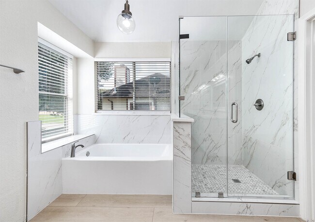 Building Photo - 4718 Sunshine Dr