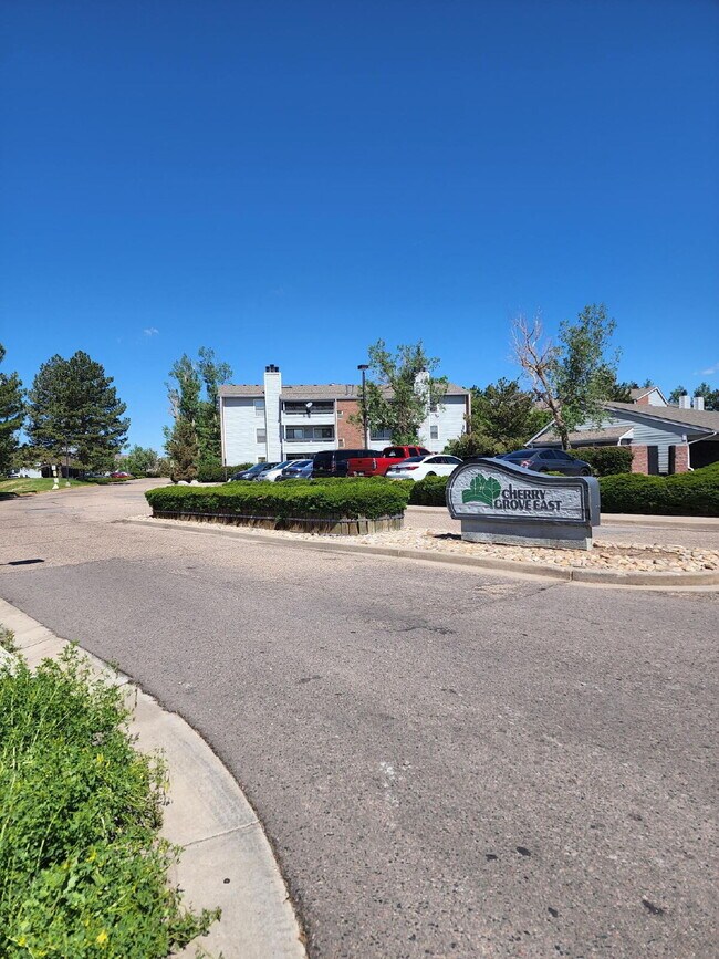 Building Photo - 2 Bed 2 Bath Condo With Balcony!