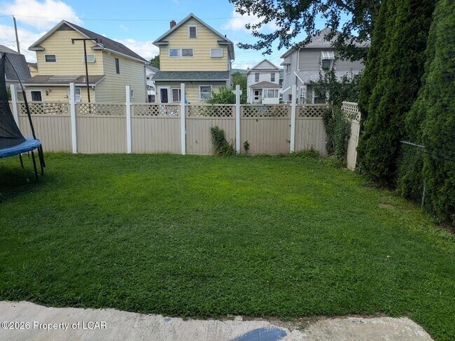 Building Photo - 203 Lyndwood Ave
