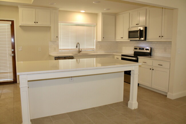 Building Photo - 3009 Osceola Dr