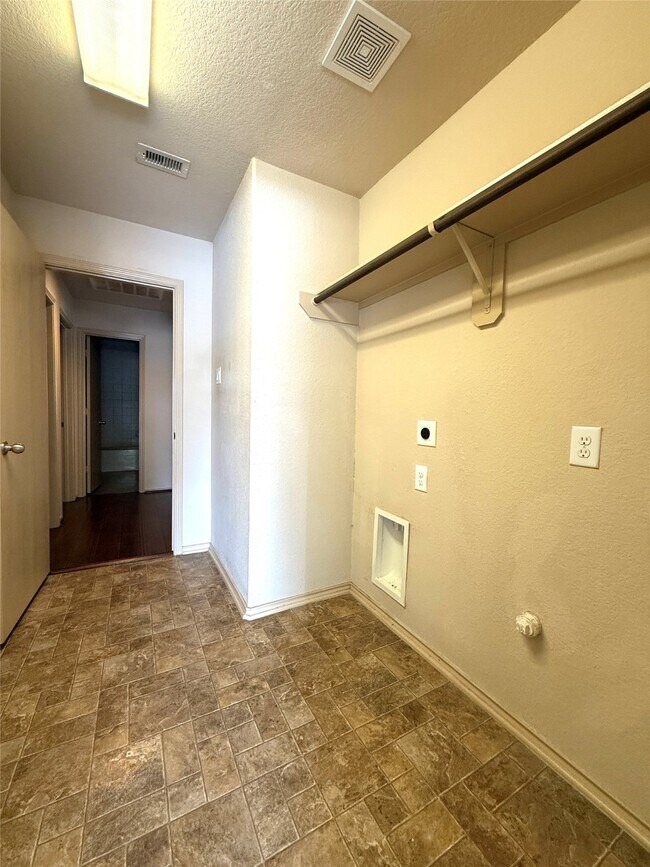 Building Photo - 24210 Silversmith Ln