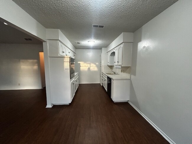 Building Photo - 2716 Sibley Dr