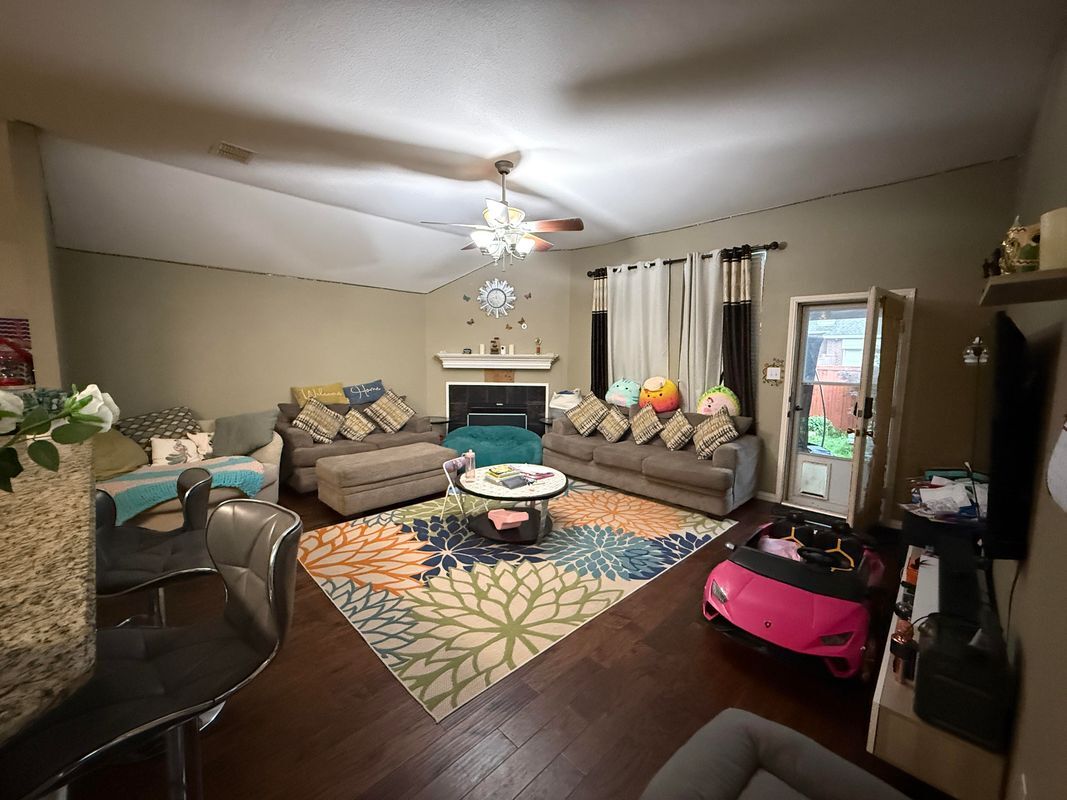 Building Photo - 1619 Mineral Springs Dr