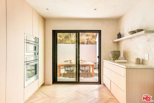 Building Photo - 8353 Sunset View Dr