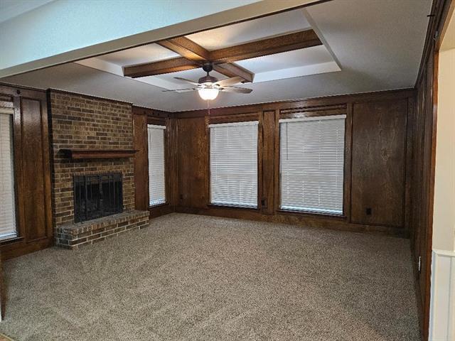 Building Photo - 604 Willow Way