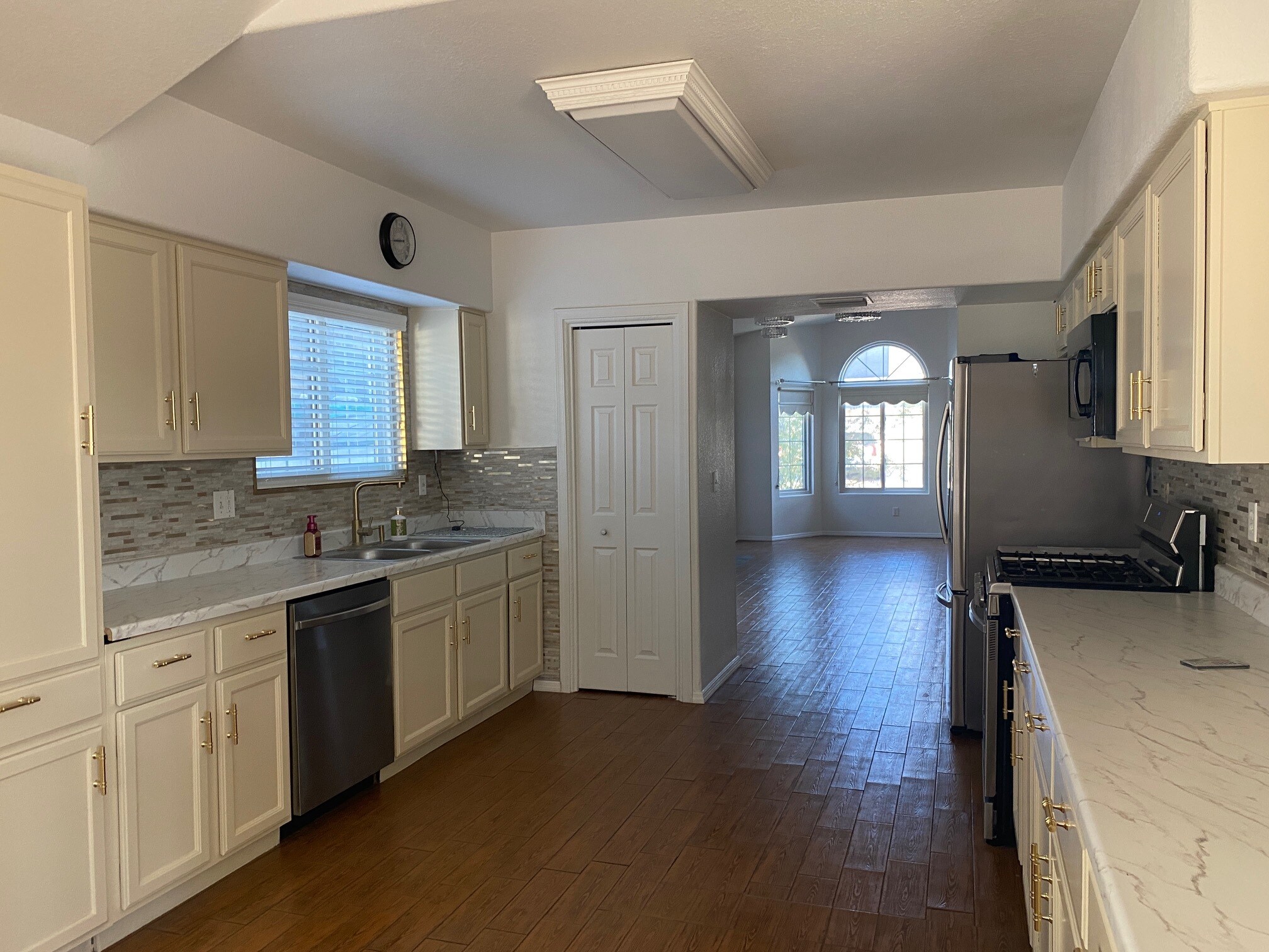 Building Photo - 5028 W Hurston Dr