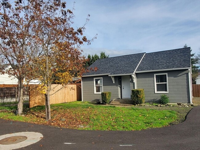 Primary Photo - Remodeled 2-Bedroom Home in Roseburg