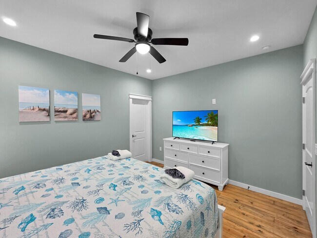 Building Photo - 1032 Sunset Cir