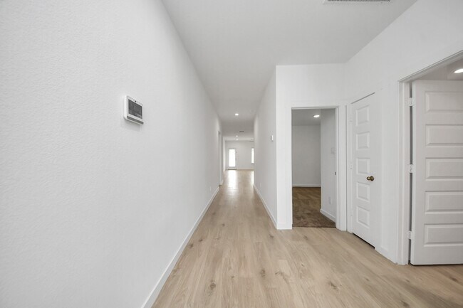 Building Photo - 1618 Westway Dr