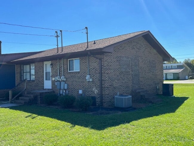 Primary Photo - 618 Hiawatha Rd