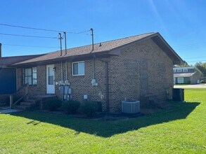 Building Photo - 618 Hiawatha Rd