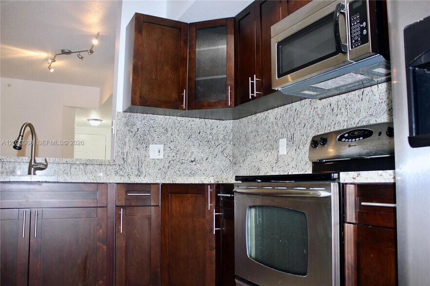 Building Photo - 2548 Centergate Dr