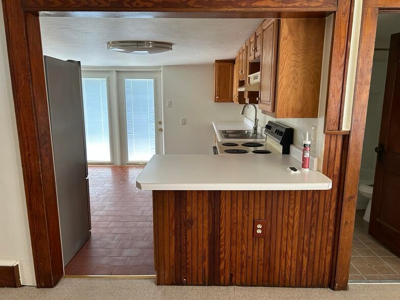 Kitchen - 2317 Moir St NE