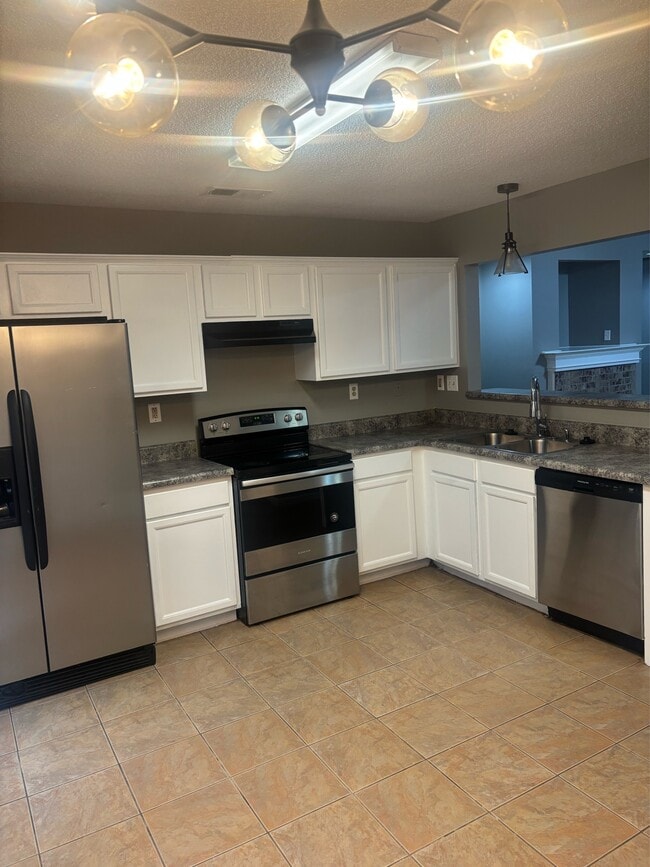 Building Photo - 1117 E Cortona Cir