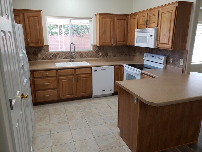 Building Photo - Bright Home with 2 Car Garage