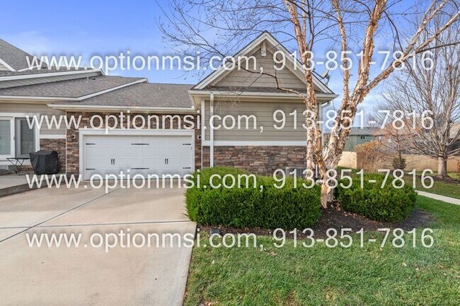 Building Photo - Blue Valley Townhome!